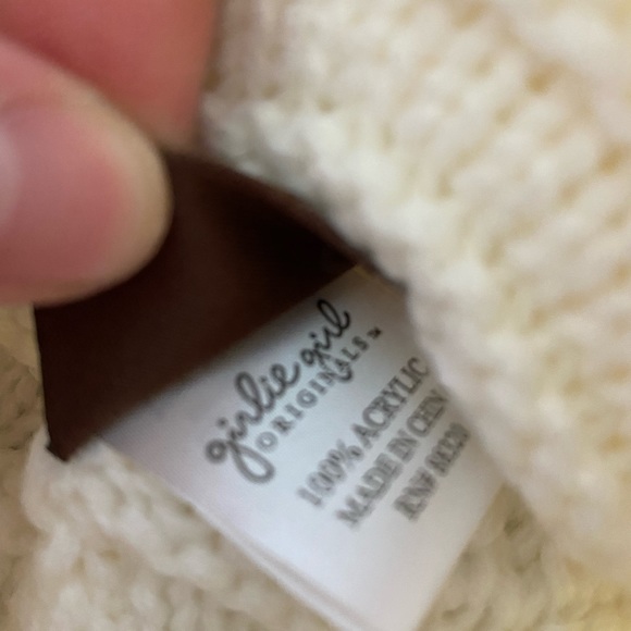 Womens C.C cream colored toboggan - Picture 5 of 7